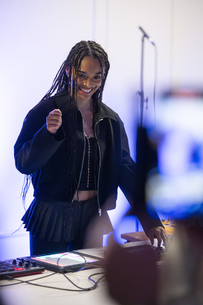 Electroacoustique_greg Clement-ok Confédération des Écoles Genevoises de Musique, Rythmique Jaques-Dalcroze, Danse, Théâtre