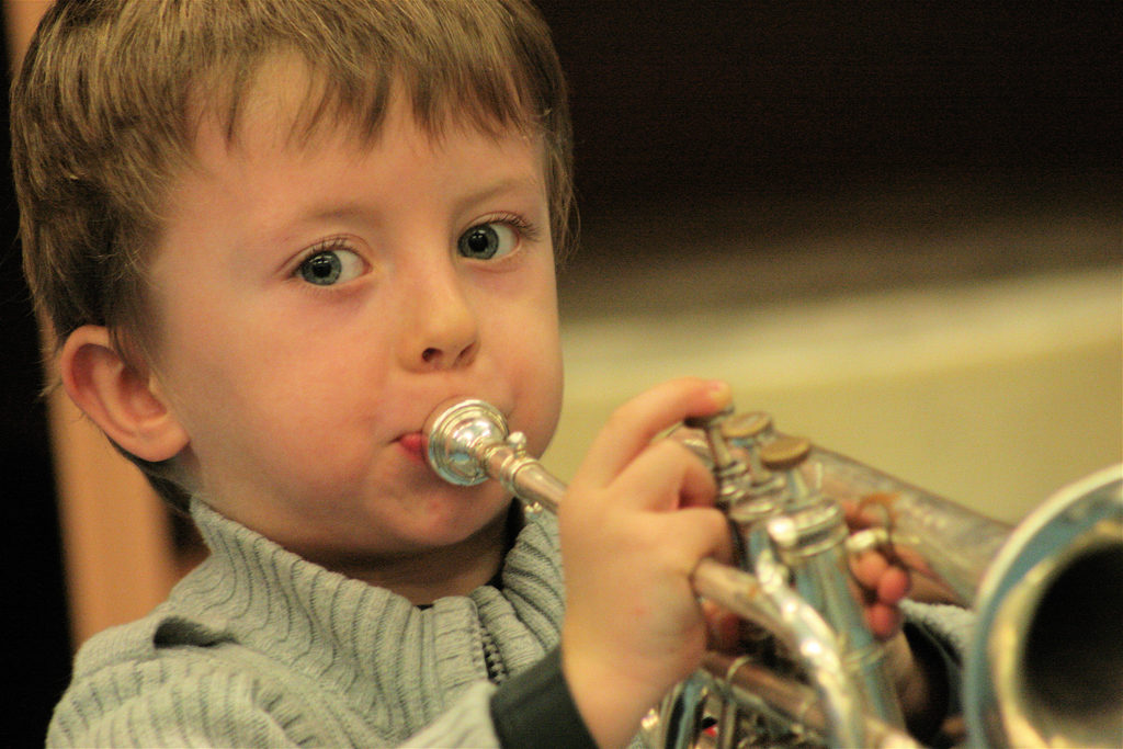 Eveil-musical-trompette-ok Confédération des Écoles Genevoises de Musique, Rythmique Jaques-Dalcroze, Danse, Théâtre